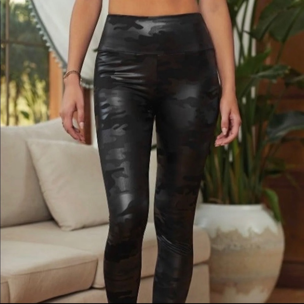 Black Camo Leggings - Picture 3 of 6